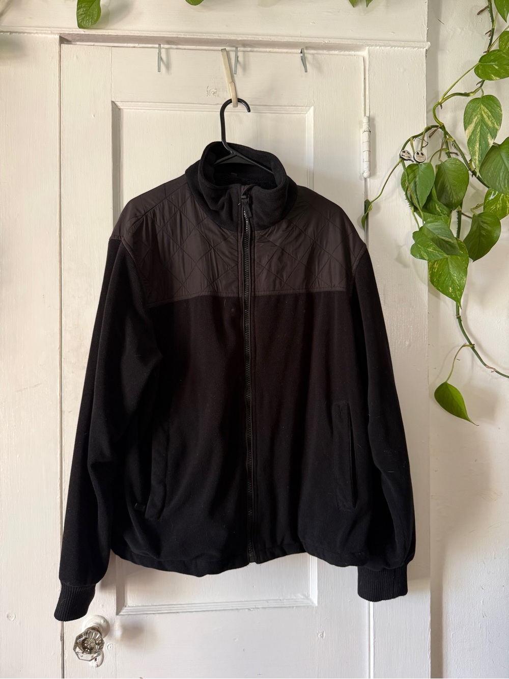 Hawke & Co Outfitter Men's Black Quilted-Yoke Bomber Jacket - Classic Zip Front